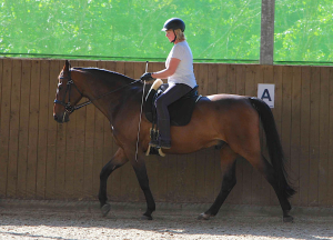 Bettina Thieme reitet schön