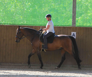 Bettina Thieme reitet schön